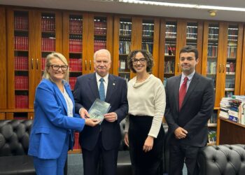 Anadef se reúne com Ministro Edson Fachin no STF e entrega convite para solenidade de posse da nova diretoria