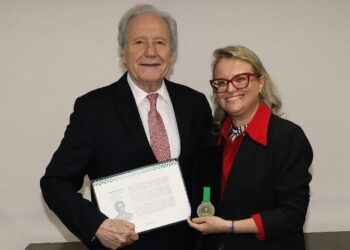 ANADEF homenageia ministro Ricardo Lewandowski com a Grã-Medalha Carolina Maria de Jesus em visita institucional