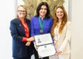 ANADEF entrega Grã-Medalha Carolina Maria de Jesus à ministra Simone Tebet em reconhecimento ao apoio à Defensoria Pública