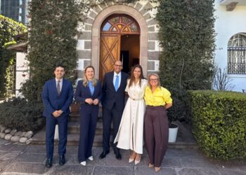 Presidenta da ANADEF realiza visita institucional à Embaixada do Brasil no Equador